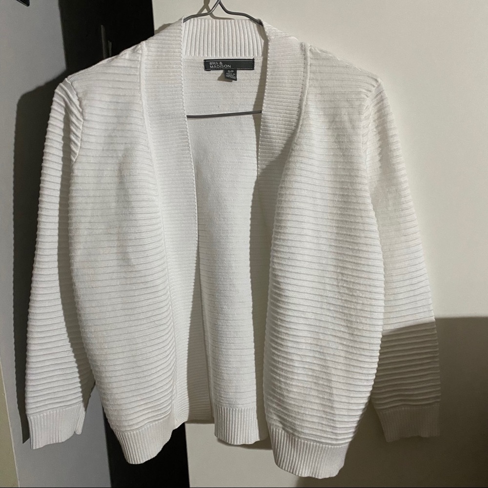Offerme$5❗️ 89th & Madison Pure White Cardigan in size Small
